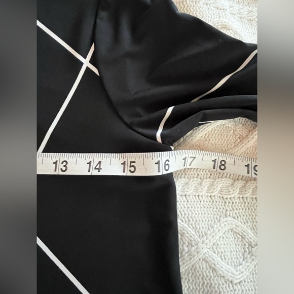 Alfani Black and White Graphic 3/4 Sleeve Tunic Style Petite Small - Picture 9 of 10